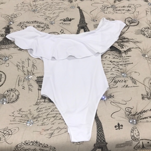 Leith Off the Shoulder Ruffle Bodysuit - Picture 6 of 7